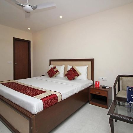 Oyo Hotel Blu Pebbles Near Delhi Airport Yeni Delhi Dış mekan fotoğraf