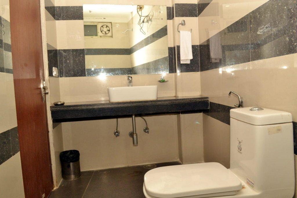 Oyo Hotel Blu Pebbles Near Delhi Airport Yeni Delhi Dış mekan fotoğraf